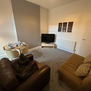 Amazing 8 Person 4 Bedroom And 2 Bathroom Mega House! , Kingston upon Hull United Kingdom